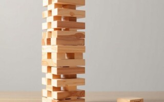 «„Дженга“: физика, нервы и веселье в одной коробке» — как простая игра превратилась в миниатюрный эксперимент